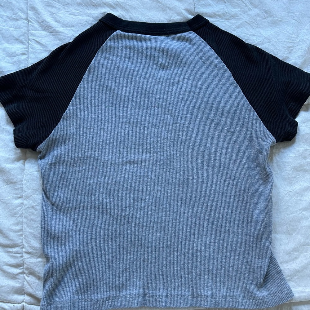 Brandy Melville tee - Picture 3 of 4